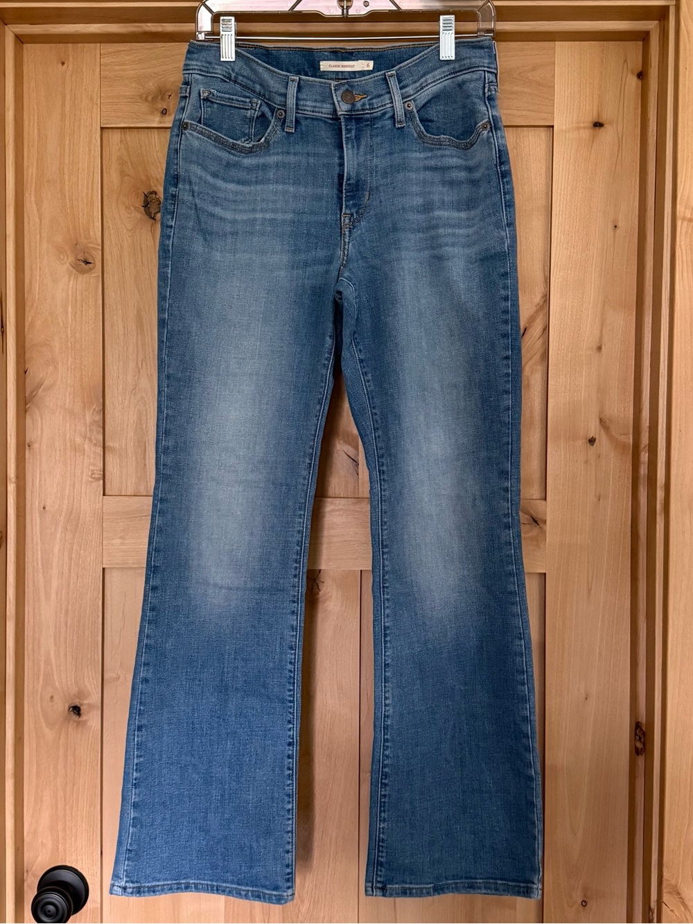 Levi's Women's Medium Blue Classic Bootcut Jeans